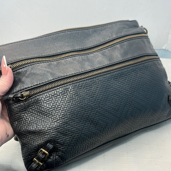 Elliott Lucca Black Leather Crossbody Bag Zipper. - Picture 6 of 12